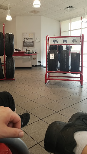 Tire Shop «Discount Tire Store - Ocala, FL», reviews and photos, 2701 SW College Rd #800, Ocala, FL 34474, USA