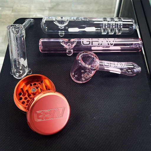 Tobacco Shop «Pine-Apple Xpress Smoke Shop Vape Shop, & Hookahs Sugar Land», reviews and photos, 10701 W Bellfort Ave b182, Houston, TX 77099, USA