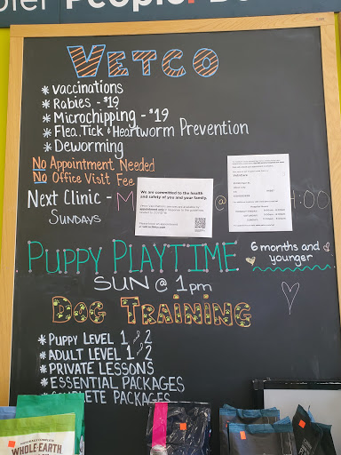 Pet Supply Store «Unleashed by Petco», reviews and photos, 699 Lewelling Blvd #168, San Leandro, CA 94579, USA
