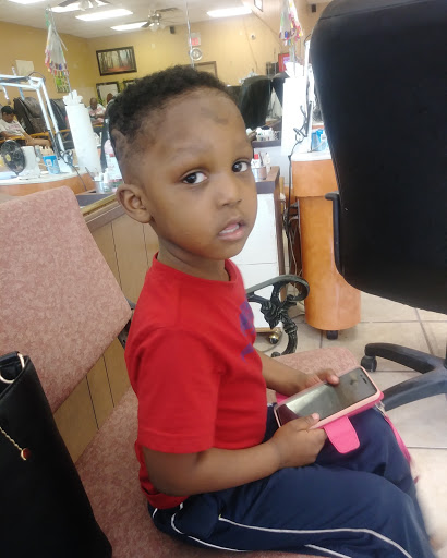 Beauty Salon «Kolors Hair Design Salon, Barber, and Braiding», reviews and photos, 7490 Old National Hwy, Riverdale, GA 30296, USA