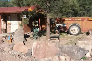 La Cueva Lodge image