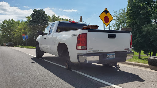 Tire Shop «Discount Tire Store - Rogers, MN», reviews and photos, 21721 S Diamond Lake Rd, Rogers, MN 55374, USA