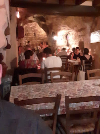 Atmosphère du Restaurant Les Caves de la Genevraie à Louresse-Rochemenier - n°15