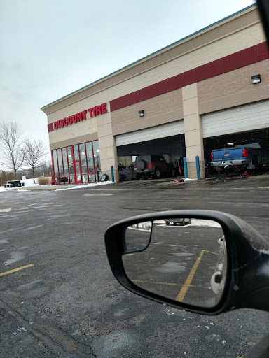 Tire Shop «Discount Tire Store - Rossford, OH», reviews and photos, 27135 Crossroads Pkwy, Rossford, OH 43460, USA