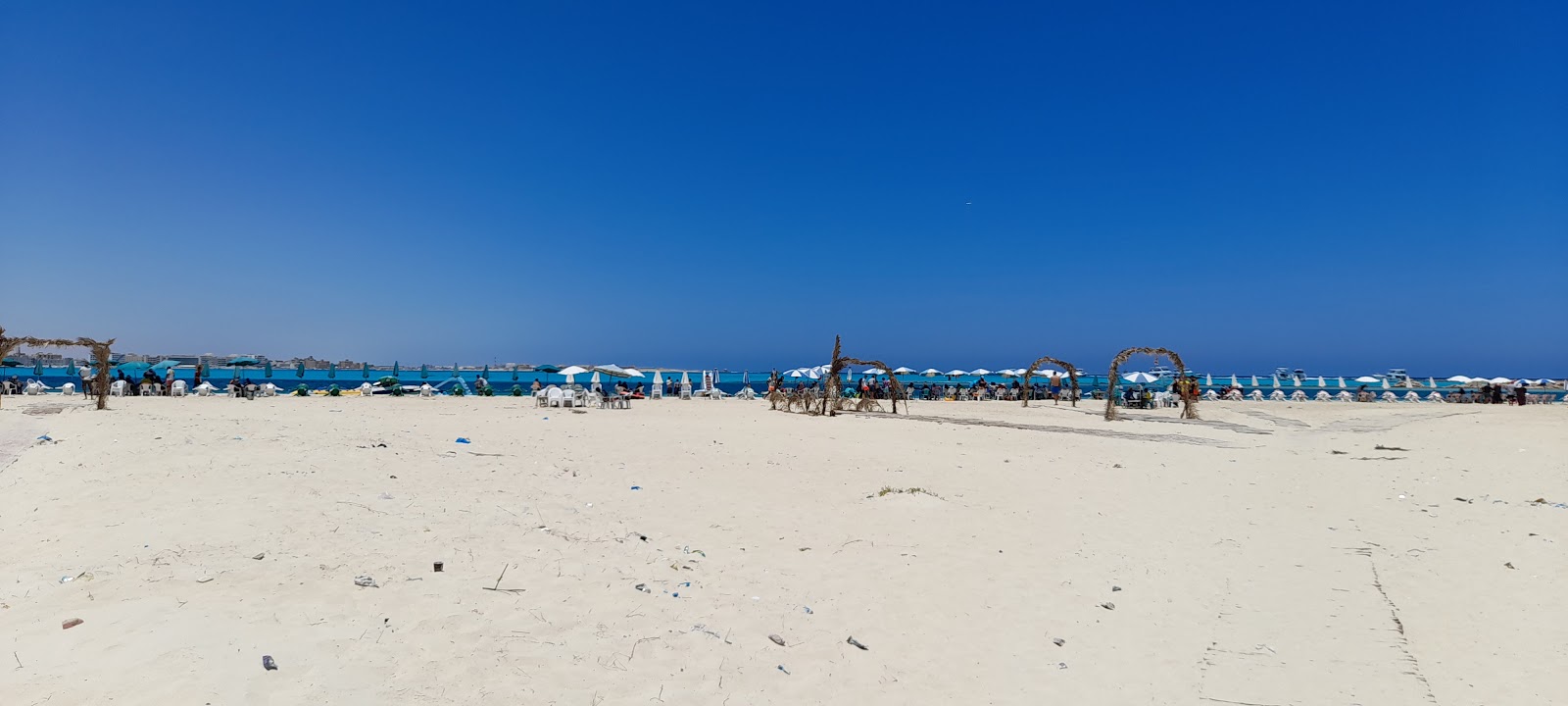 Foto van Al Mubarak Beach en de nederzetting