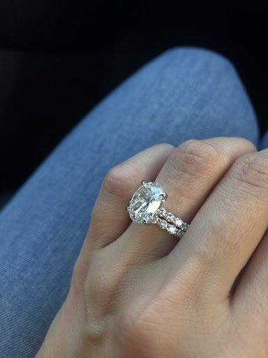 Jewelry Store «Jean Pierre Jewelers», reviews and photos, 21400 Ventura Blvd, Woodland Hills, CA 91364, USA