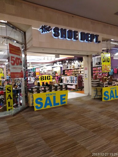 Shopping Mall «Ford City Mall», reviews and photos, 7601 S Cicero Ave, Chicago, IL 60652, USA