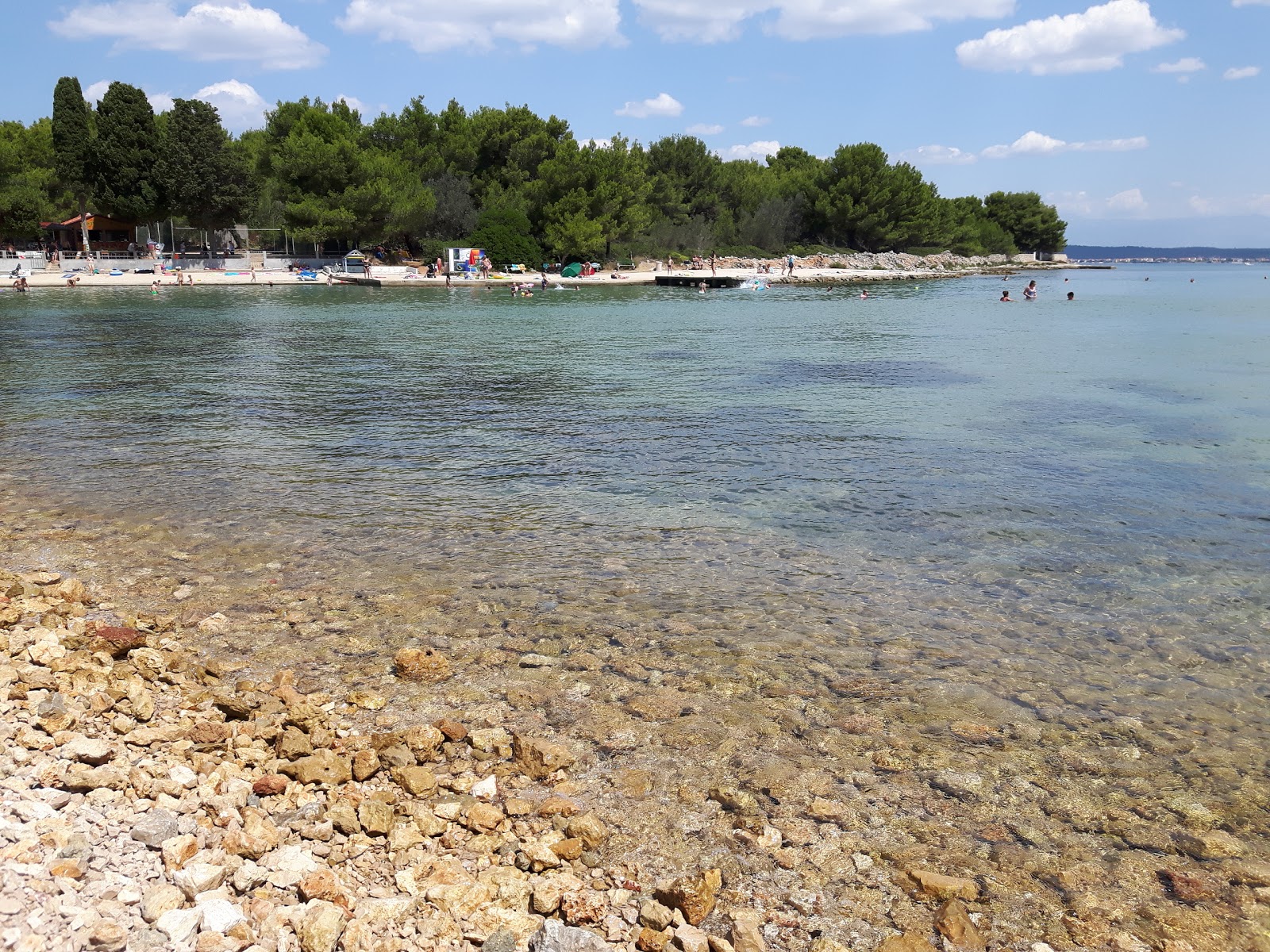 Foto di Matlovac beach con una superficie del acqua verde chiaro