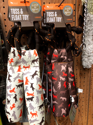 Pet Supply Store «Lazy Creek Discount Pet Food & Supplies», reviews and photos, 351 E Church St, Leesville, SC 29070, USA