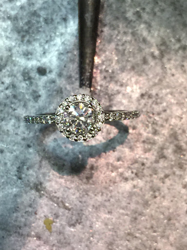 Jeweler «Fast-Fix Jewelry & Watch Repairs Mall St. Matthews», reviews and photos, 5000 Shelbyville Rd, Louisville, KY 40207, USA