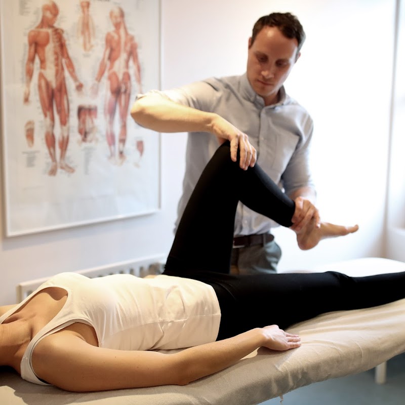 Dr Oliver Thomson PhD Osteopath