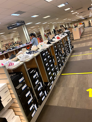 Shoe Store «DSW Designer Shoe Warehouse», reviews and photos, 8801 Queens Blvd, Elmhurst, NY 11373, USA