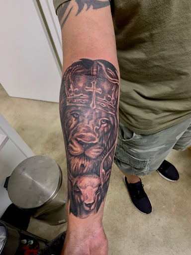 Explore free hand tattoo ideas, creative tattoo ideas in Miami, available at Bonsai Mike Tattoos