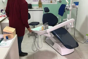 Dentista em Itanhaém | Velhan Dobrevski | Implante Dentário | Ortodontia | Clareamento Dental | Endodontia image
