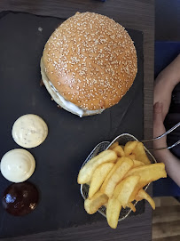 Plats et boissons du Restaurant de hamburgers Mon Burger - Bar à Jeux à Mulhouse - n°14
