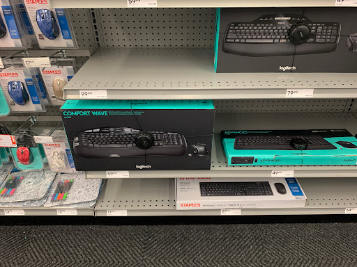 Office Supply Store «Staples», reviews and photos, 627 E Calaveras Blvd, Milpitas, CA 95035, USA