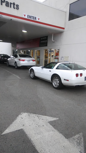 Toyota Dealer «Momentum Toyota of Fairfield», reviews and photos, 2575 Auto Mall Pkwy, Fairfield, CA 94533, USA
