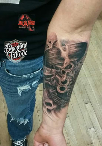 Tattoo Shop «Bloodline Tattoos», reviews and photos, 3304 Auburn St, Houston, TX 77017, USA