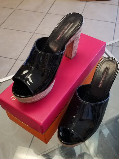 Thrift Store «Dog Junkies Thrift Store», reviews and photos, 4611 N Rancho Dr, Las Vegas, NV 89130, USA