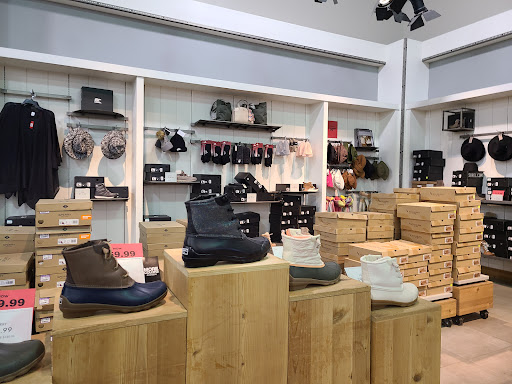 Shoe Store «DSW Designer Shoe Warehouse», reviews and photos, 702 Commons Dr, Geneva, IL 60134, USA