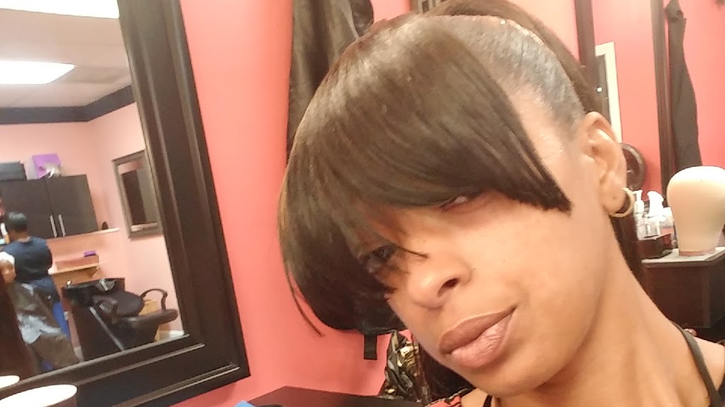 Miss Dee/ Senior Cosmetologist 21207