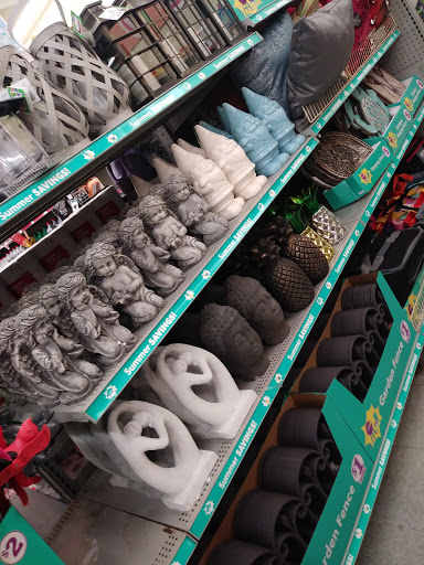 Dollar Store «FAMILY DOLLAR», reviews and photos, 265 Ellington Rd, East Hartford, CT 06108, USA