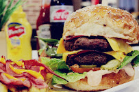 Hamburger du Restaurant halal The Madison Coffee à Paris - n°8