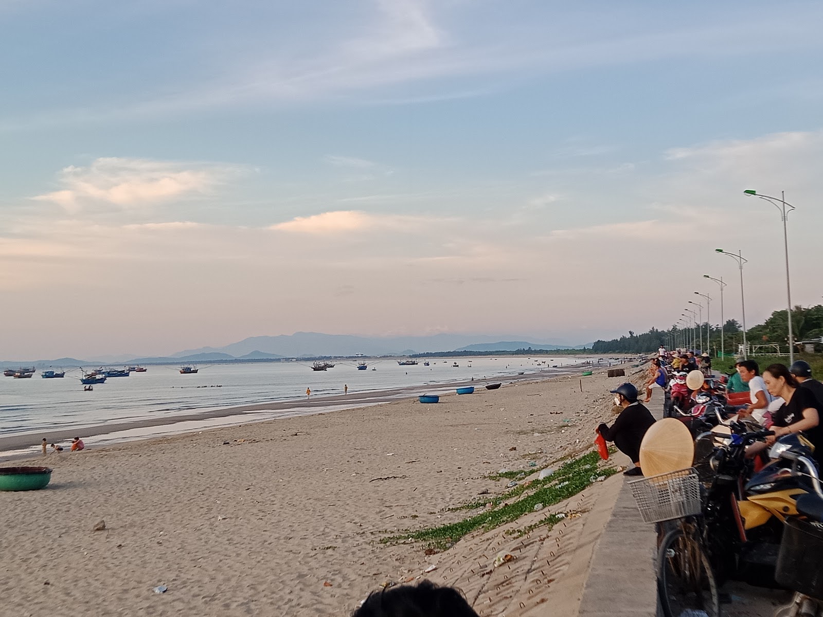 Φωτογραφία του Canh Duong beach παροχές περιοχής