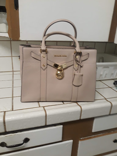 Fashion Accessories Store «Michael Kors», reviews and photos, 1151 Galleria Blvd #121, Roseville, CA 95678, USA