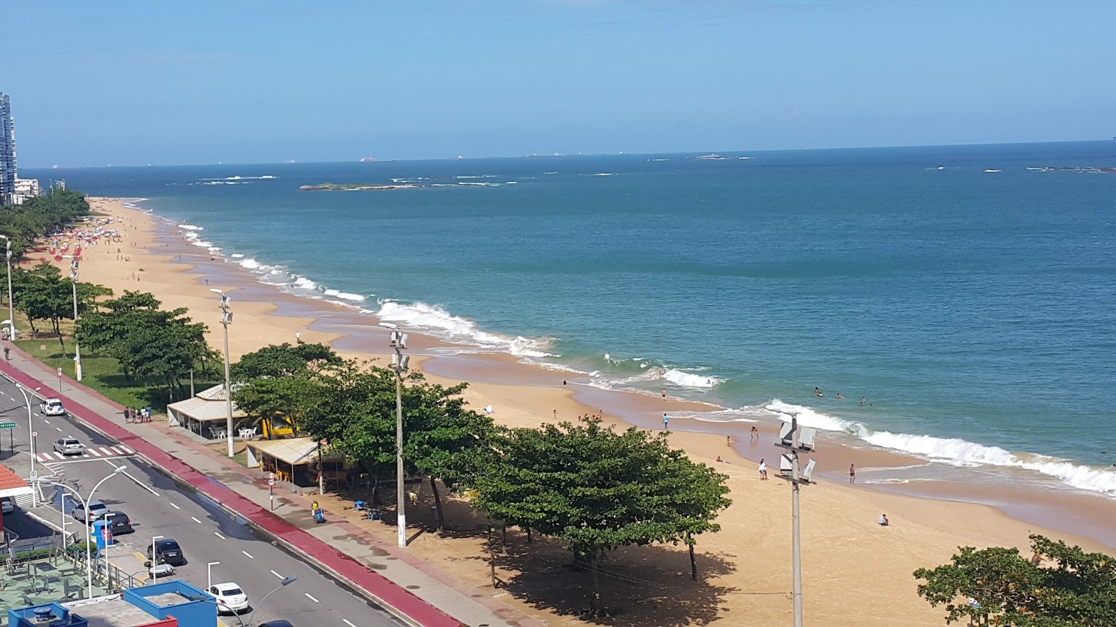 Foto de Praia do Coqueiral com praia espaçosa