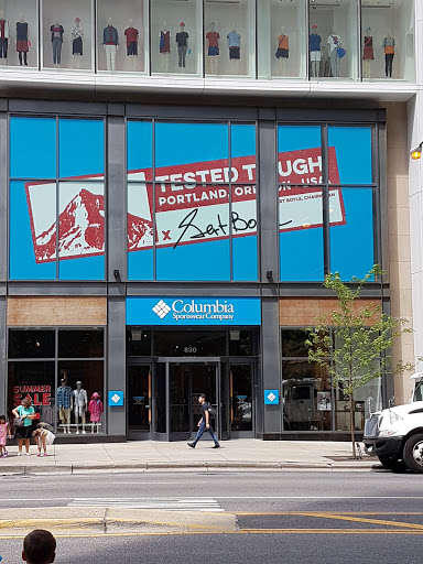 Sportswear Store «Columbia Sportswear», reviews and photos, 830 N Michigan Ave, Chicago, IL 60611, USA
