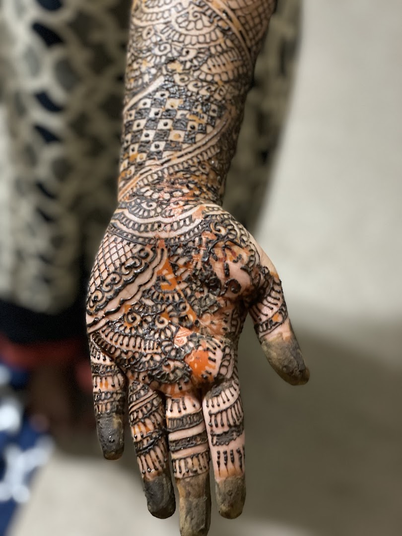 Henna tattoo for kid birthday party,and engagement,bridal for all available