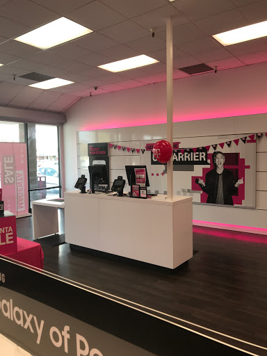 Cell Phone Store «T-Mobile», reviews and photos, 220 E 10th St, Gilroy, CA 95020, USA
