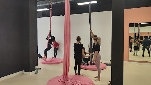 Glow Up- Pole Studio en Madrid