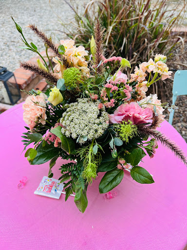 Angelas Florist and Gifts image