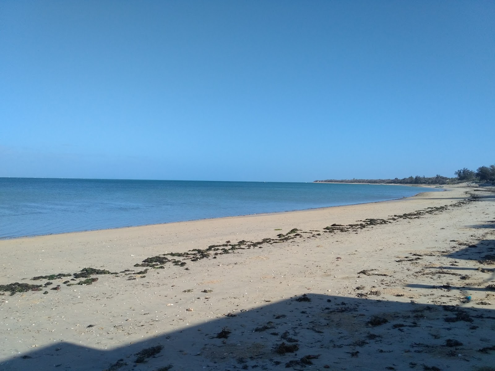 Zdjęcie Beravy beach z powierzchnią jasny piasek