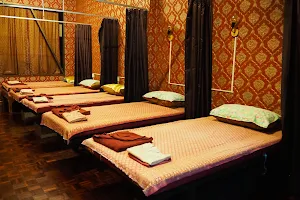 Mai Thai Massage 마사지 マッサージ ไหมไทย นวดเพื่อสุขภาพ image