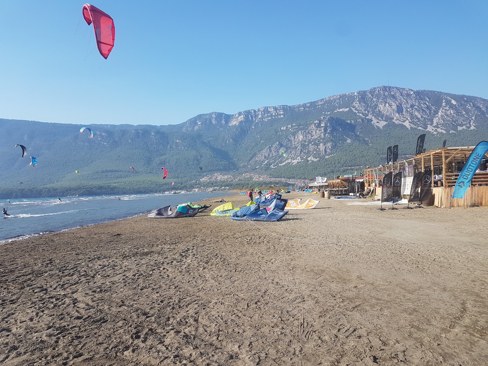 Gokova beach'in fotoğrafı geniş plaj ile birlikte