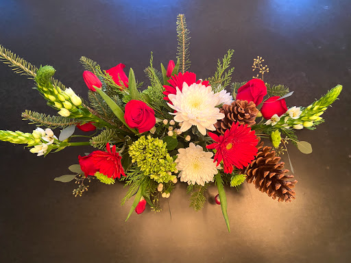 Florist «Back to the Fuchsia - A Flower Shop», reviews and photos, 439 Butler St, Saugatuck, MI 49453, USA