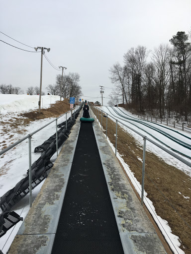 Resort «White Lightning Snowtubing at the Fernwood Winter Fun Center», reviews and photos, 124 Golf Dr #2, East Stroudsburg, PA 18302, USA