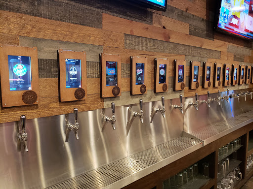 Pizza Restaurant «Round Table Pizza Clubhouse», reviews and photos, 2960 Treat Blvd, Concord, CA 94518, USA