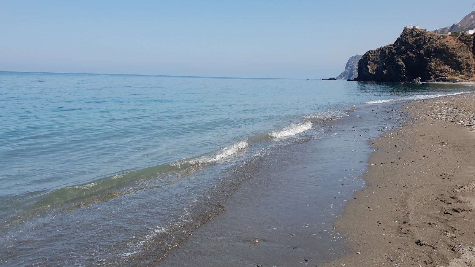 Photo de Marchata beach avec l'eau turquoise de surface