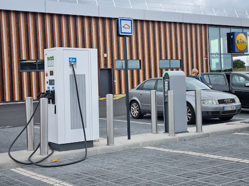 Borne de recharge de véhicules électriques Lidl Charging Station Ploufragan