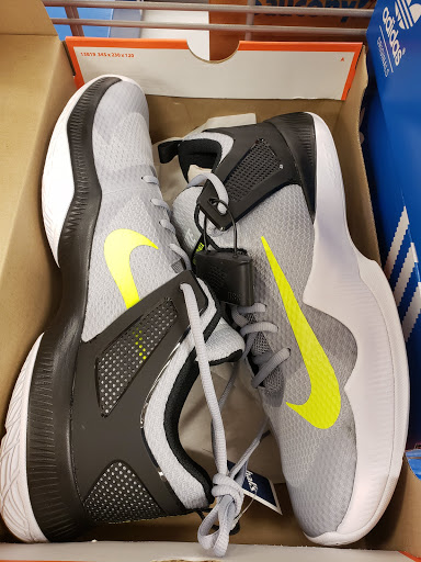 Shopping Mall «Pavilion Shopping Center», reviews and photos, 24055 Chagrin Blvd, Beachwood, OH 44122, USA