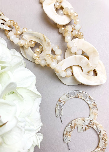 Jewelry Store «Knock Knock Boutique», reviews and photos, 110 W Chocolate Ave, Hershey, PA 17033, USA