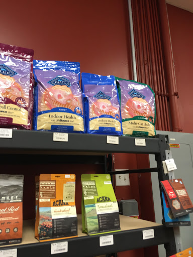 Pet Supply Store «Munchies Natural Pet Foods», reviews and photos, 2896 W Bay Dr, Belleair Bluffs, FL 33770, USA