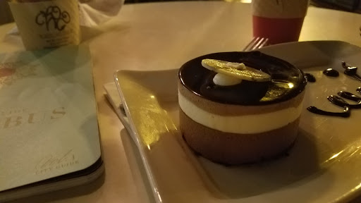 Chocolate Shop «Le Chocoholique», reviews and photos, 601 N High St, Columbus, OH 43215, USA