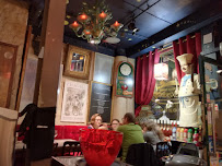 Atmosphère du Restaurant français Heureux comme Alexandre - Saint Michel à Paris - n°13