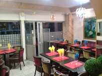 Atmosphère du Restaurant haïtien Gout Tropical à Saint-Denis - n°3