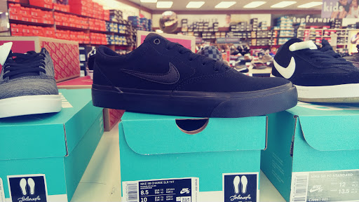 Shoe Store «Famous Footwear», reviews and photos, 1809 S Stapley Dr, Mesa, AZ 85204, USA